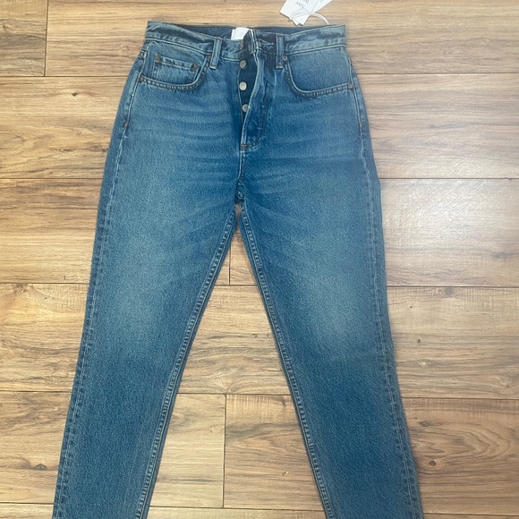 Boyish by her jeans - Picture 1 of 3